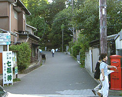 源氏山への入り口